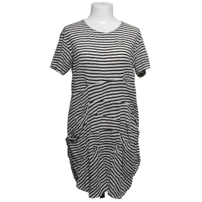 Robe (Noir, Blanc) de Ischiko