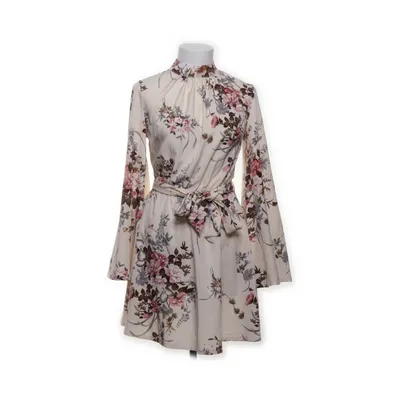 Klänning (DRS 9930) från Parisian Polyester