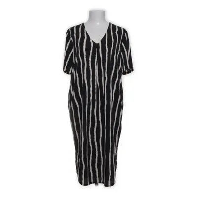 Kjole (Sort, Hvid) fra Freequent Elastan, Polyester