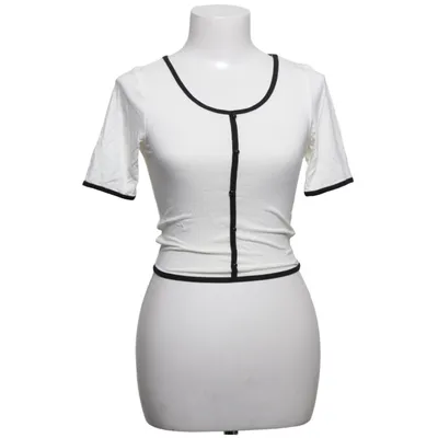 Cardigan (Blanc, Noir) de Queen of Jetlags x NA-KD