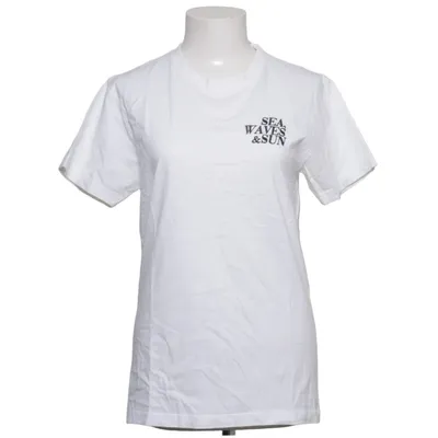 T-shirt (White) from On Vacation Cotton