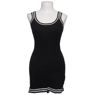 Kleid (Schwarz, Weiß) von Alo Yoga