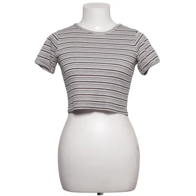 Crop top (Black, White, Pink) from Background