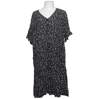 Klänning (Svart, Vit) från Studio Clothing Viskos