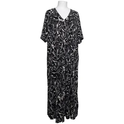 Jurk (Zwart, Wit) van ONLY Carmakoma Elastaan, Viscose