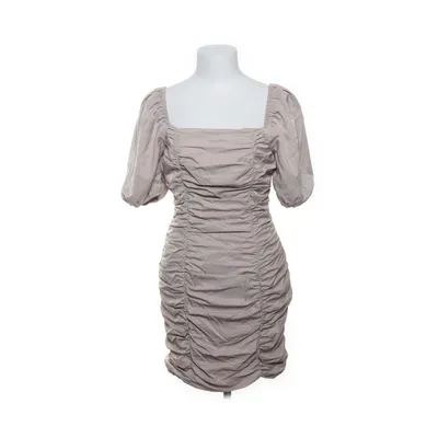 Robe (Beige) de Chloé B x NA-KD Polyester, Viscose