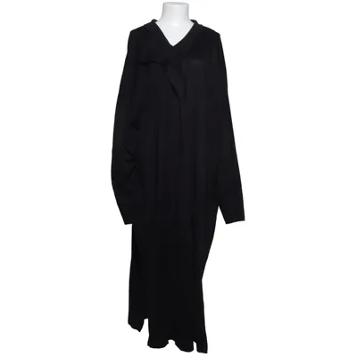 Robe (Noir) de Yours Acrylique