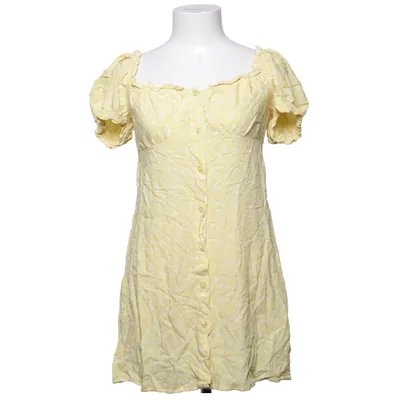 Klänning (Flirty Button Dress) från NLY Trend Viskos