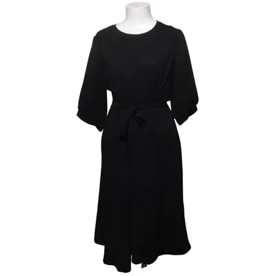 Klänning (Svart) från Evoked Vila