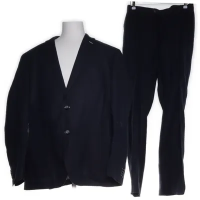 Costume (Bleu) de Christian Berg Lin