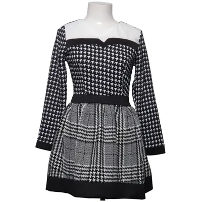 Klänning (Svart, Vit) från Molly Bomull, Polyester