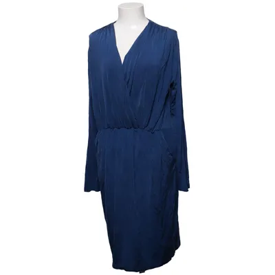Omlottklänning (Trinny v-n dress 8202) från Samsøe & Samsøe Kupro, Elastan