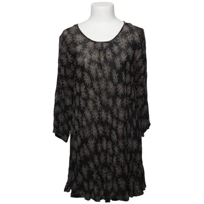Robe (Noir, Beige) de The Masai Clothing Company