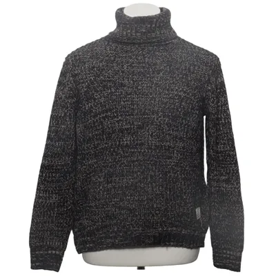 Turtleneck (Black, White) from Yourturn Acrylic