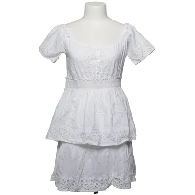 Robe (Off Shoulder V Neck Crochet Frill Dress) de Iva Nikolina x NA-KD Coton