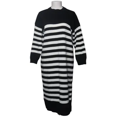 Robe (Noir, Blanc) de Estee Brown Acrylique