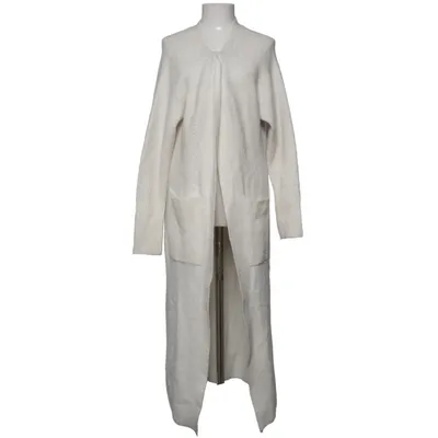 Cardigan (Maja Nilsson Lindelöf) de Maja Nilsson Lindelöf x Gina Tricot Acrylique, Laine d'alpaga, Élasthane, Polyester
