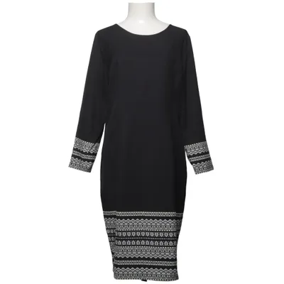 Robe (Noir, Blanc) de Tendency