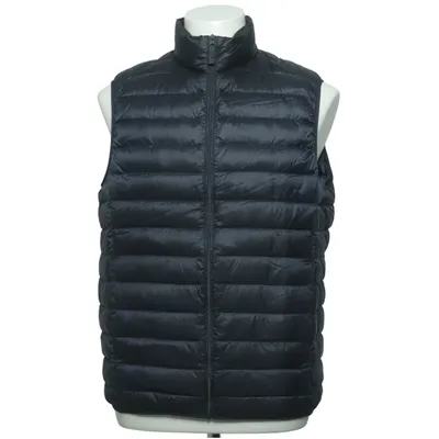 Ytterväst (Ultra Light Down) från Uniqlo