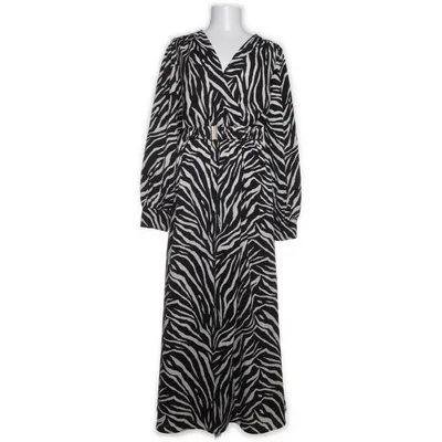 Omlottklänning (Svart, Vit) från Guts & Gusto