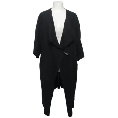 Robe portefeuille (Noir) de Oska Lin