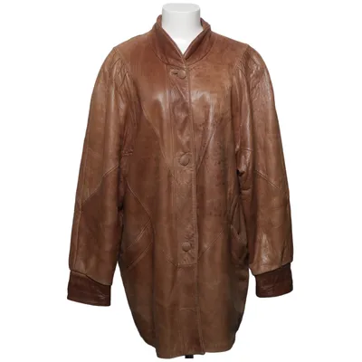 Leather jacket (Bredaxlad, ganska lång ljusbrun läderjacka. ) from Friitala Acetate