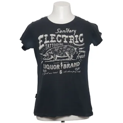 T-shirt (Sanitary Electric Tattooing) von Liquor Brand Baumwolle