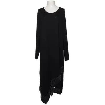 Långklänning (Studio Clothing, Studio Clothing dress, maxi dress, black maxi dress, long black dress, asymmetric dress, asymmetrical dress, asymmetric hem, handkerchief hem, irregular hem, draped dress, flowy dress, loose fit dress, relaxed fit dress, oversized dress, long sleeve dress, black long sleeve dress, plus size dress, plus size fashion, size 46, size 48, 46/48, black dress, black outfit, all black, monochrome fashion, dark fashion, darkwear, minimalist dress, minimalist fashion, Scandinavian fashion, Nordic fashion, Scandinavian style, Nordic style, Danish fashion, lagenlook, lagenlook dress, layered look, artsy dress, artistic fashion, art teacher aesthetic, creative fashion, avant garde, avant garde inspired, contemporary fashion, architectural fashion, sculptural fashion, statement dress, unique dress, unusual dress, dramatic dress, elegant dress, elegant black dress, evening dress, evening wear, party dress, occasion dress, dinner dress, cocktail style, gothic dress, goth dress, gothic fashion, goth fashion, soft goth, romantic goth, minimalist goth, witchy dress, witchy fashion, witchcore, dark academia, alternative fashion, alt fashion, boho goth, bohemian dress, boho dress, grunge dress, grunge fashion, rock style, edgy fashion, edgy dress, festival dress, festival fashion, concert outfit, theatre outfit, art gallery outfit, city chic, urban fashion, sophisticated style, timeless black dress, capsule wardrobe, layering dress, comfortable dress, flowy clothing, draped clothing, oversized fashion, curvy fashion, curve fashion, plus size style, flattering dress, maxi length, floor length dress, black maxi, asymmetric maxi, asymmetrical maxi dress, textured hem, contrast texture, sheer detail, mesh detail, statement hem, modern dress, designer inspired, European fashion, slow fashion style, minimalist aesthetic, dark aesthetic, gothic aesthetic, witchy aesthetic, boho aesthetic, artsy aesthetic, Scandinavian aesthetic, Nordic aesthetic, TikTok fashion, TikTok goth, TikTok outfit, TikTok plus size, trending fashion, viral fashion, Pinterest fashion, Pinterest outfit, Pinterest aesthetic, Instagram fashion, outfit inspo, goth outfit, witchy outfit, alternative outfit, minimalist outfit, evening outfit, plus size outfit) från Studio Clothing Elastan, Viskos
