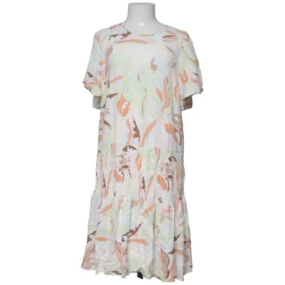 Klänning (Arjoo Cosmos Dress) från Mos Mosh Återvunnen polyester, Viskos