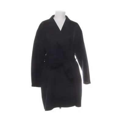 Kappa (Edina Jacket 6 900 kr Omlottjacka i dubbelvävd borstad ull och kashmir med handsydda kanter. Designad med stor passform.) från Filippa K Kashmir, Ull