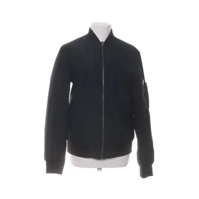 Bomberjacka (Svart) från RE: Återvunnen polyester