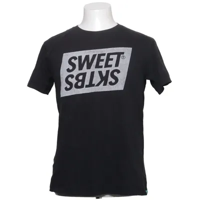 T-shirt (Zwart) van Sweet Sktbs