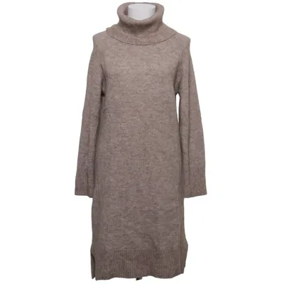 Turtleneck kjole (Beige) fra Cut & Pret