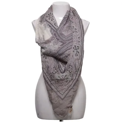 Shawl (Gray, White) from Balmuir