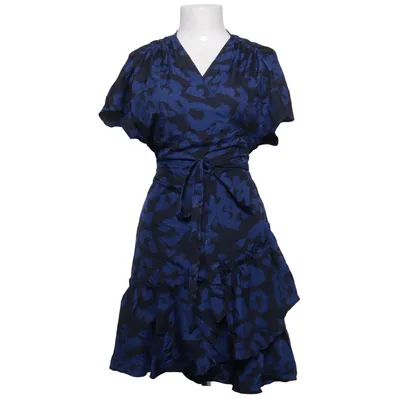 Omlottklänning (BLUE LEO) från Svea Polyester
