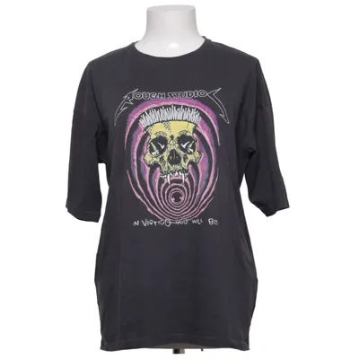 T-shirt (In Vertigo You Will Be) fra Rough Studios Bomuld