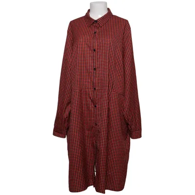 Robe chemise (Rouge, Noir) de Glamorous Curve