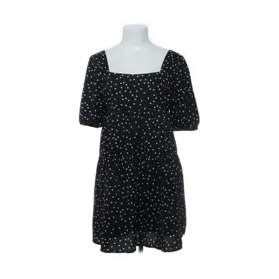 Robe (Noir, Blanc) de Fashion Union