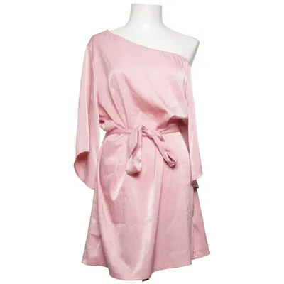 Robe (Rose) de Hannalicious x NA-KD Polyester
