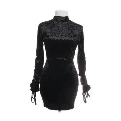 Klänning (Sammetsklänning Nyårsklänning Nyår Festklänning Rygg) från Boohoo Petite Elastan, Polyester