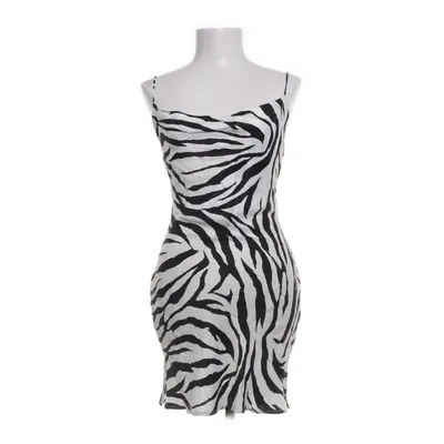 Klänning (Svart, Vit) från Bershka Viskos