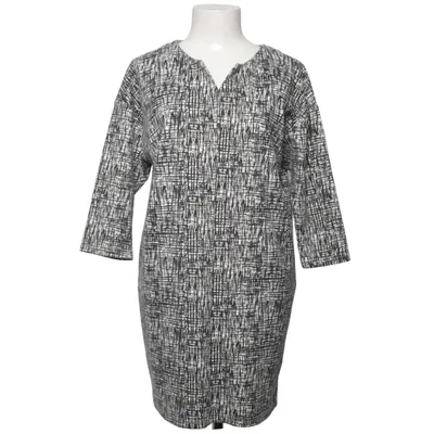 Klänning (JENNA 9) från Cut & Pret Elastan, Polyester, Viskos