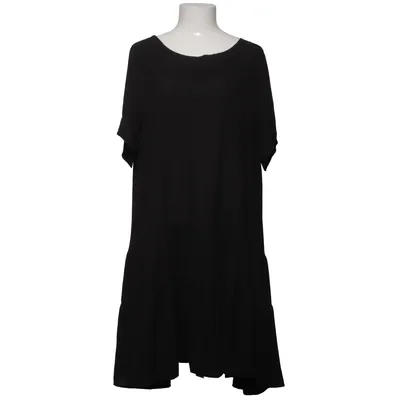 Klänning (Svart) från Mat. Polyester