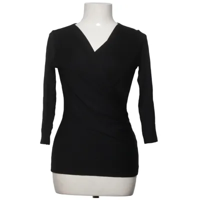 Omlottopp (max mara wrap top, max mara top, designer top, wrap blouse, wrap style top, luxury brand, premium clothing, women’s top, elegant top, minimalist fashion, italian brand, chic style, classic design, timeless fashion, smart casual,
y2k top, y2k fashion, 2000s style, vintage aesthetic, it girl style, clean girl aesthetic, model off duty, old money style, quiet luxury, capsule wardrobe, soft girl aesthetic, trendy top, viral style, tiktok fashion, pinterest outfit, aesthetic outfit, outfit inspo, must have piece) från MaxMara