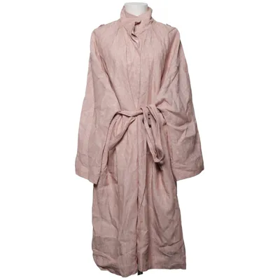 Manteau (Rose) de Carin Wester Lin, Polyester