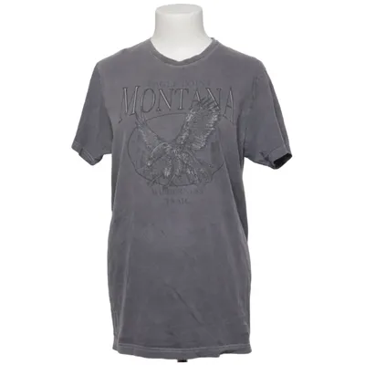 T-shirt (Grå) från PrettyLittleThing