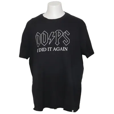 T-shirt (Svart) från Wituka