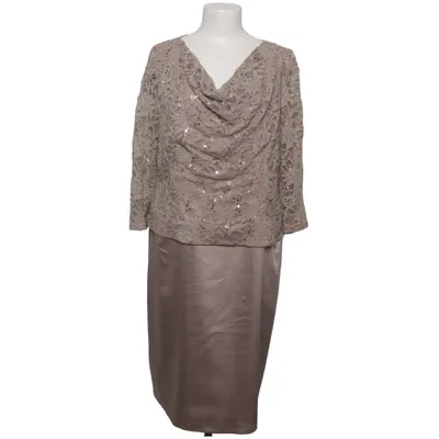 Robe de cocktail (Beige) de MarieNoir