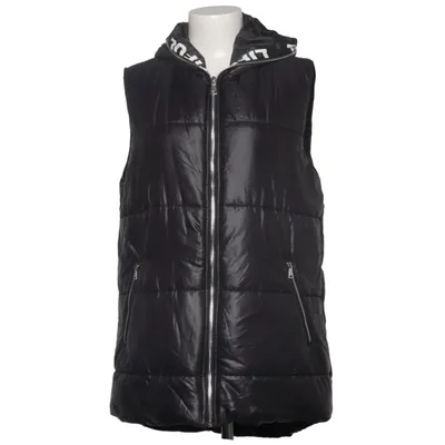 Outer vest (Black) from Amber & June