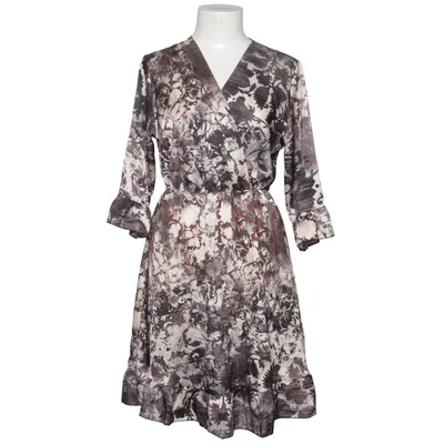 Robe (Marron, Blanc, Noir) de Charlotte